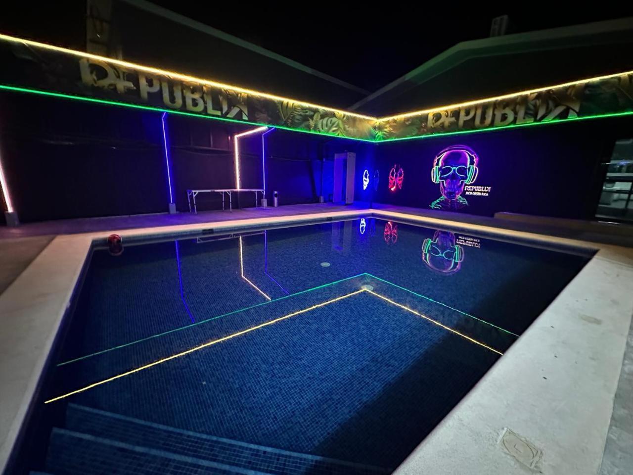 Republik Hotel, Bistro And Nightclub On Site Jaco Bagian luar foto