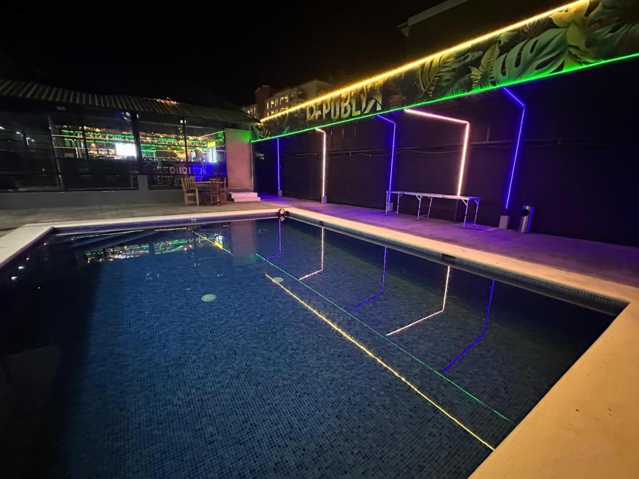 Republik Hotel, Bistro And Nightclub On Site Jaco Bagian luar foto