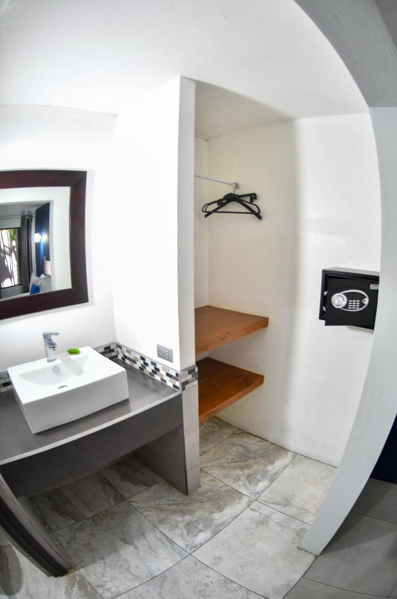 Republik Hotel, Bistro And Nightclub On Site Jaco Bagian luar foto